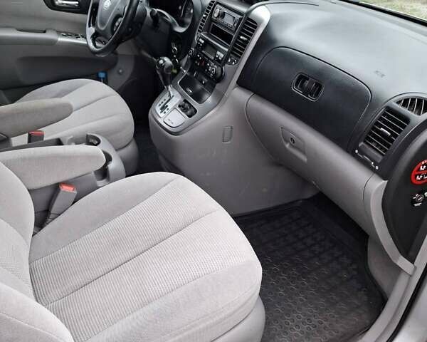 Серый Киа Карнивал, объемом двигателя 2.9 л и пробегом 336 тыс. км за 6300 $, фото 6 на Automoto.ua