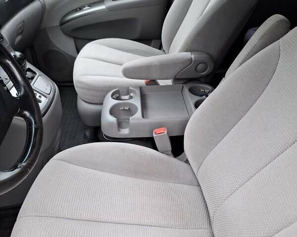 Серый Киа Карнивал, объемом двигателя 2.9 л и пробегом 336 тыс. км за 6300 $, фото 16 на Automoto.ua