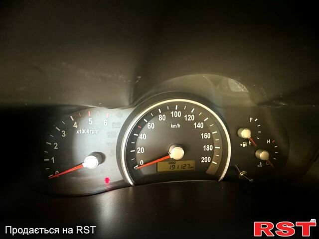 Серый Киа Карнивал, объемом двигателя 2.9 л и пробегом 180 тыс. км за 6500 $, фото 6 на Automoto.ua