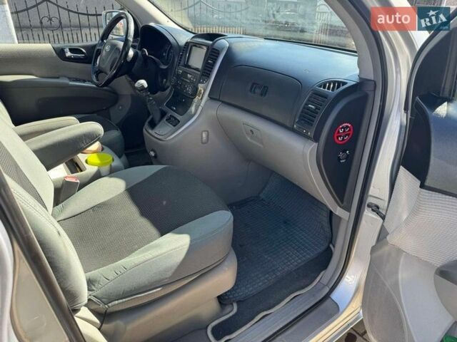 Серый Киа Карнивал, объемом двигателя 2.9 л и пробегом 171 тыс. км за 6700 $, фото 18 на Automoto.ua