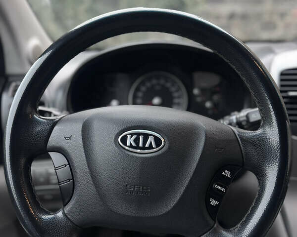 Серый Киа Карнивал, объемом двигателя 2.9 л и пробегом 292 тыс. км за 5850 $, фото 8 на Automoto.ua