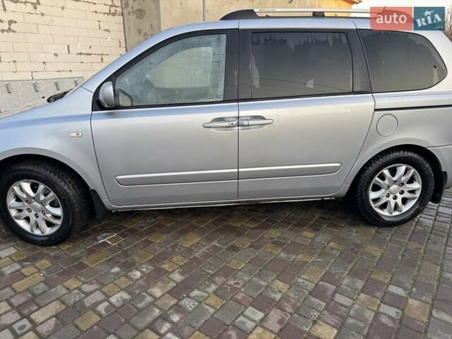 Серый Киа Карнивал, объемом двигателя 0 л и пробегом 239 тыс. км за 4300 $, фото 2 на Automoto.ua