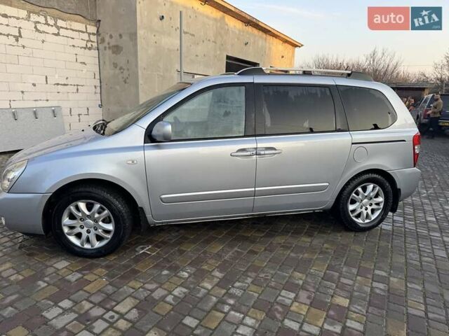 Серый Киа Карнивал, объемом двигателя 0 л и пробегом 239 тыс. км за 4300 $, фото 3 на Automoto.ua