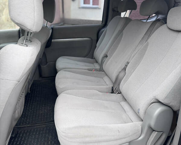 Серый Киа Карнивал, объемом двигателя 2.9 л и пробегом 292 тыс. км за 5850 $, фото 10 на Automoto.ua