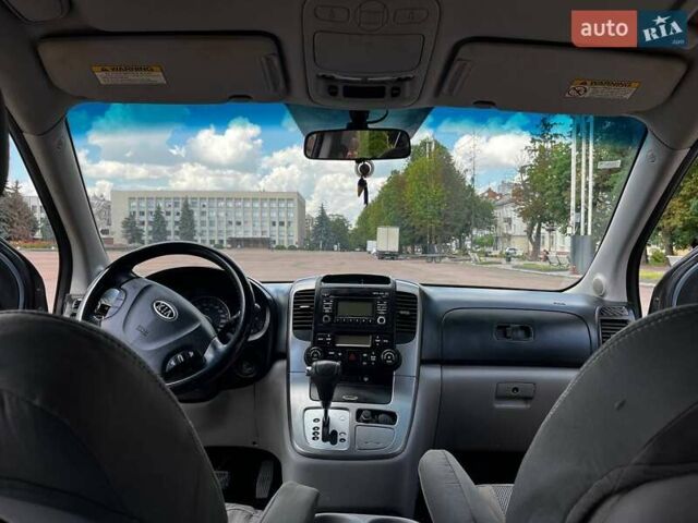 Серый Киа Карнивал, объемом двигателя 2.9 л и пробегом 292 тыс. км за 6500 $, фото 6 на Automoto.ua