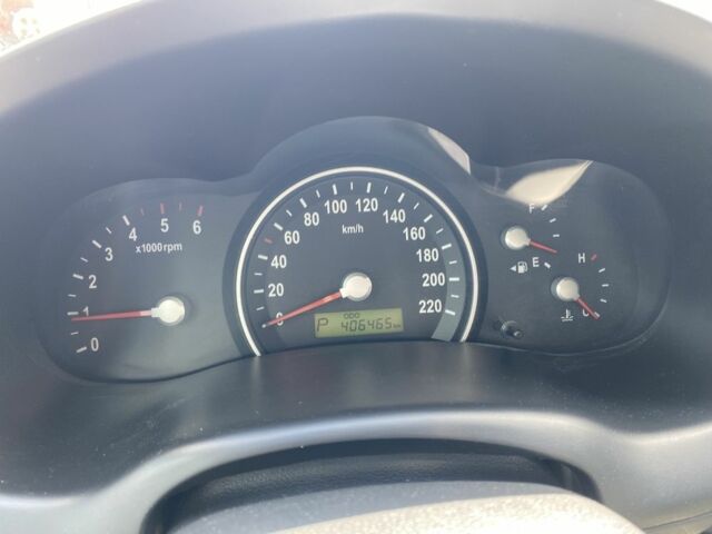 Серый Киа Карнивал, объемом двигателя 2.9 л и пробегом 407 тыс. км за 5900 $, фото 3 на Automoto.ua