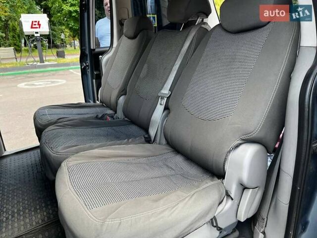 Серый Киа Карнивал, объемом двигателя 2.9 л и пробегом 292 тыс. км за 6500 $, фото 11 на Automoto.ua