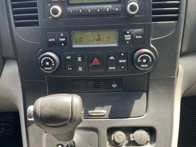 Серый Киа Карнивал, объемом двигателя 2.9 л и пробегом 407 тыс. км за 5900 $, фото 5 на Automoto.ua