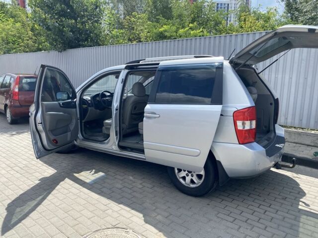 Серый Киа Карнивал, объемом двигателя 2.9 л и пробегом 407 тыс. км за 5900 $, фото 1 на Automoto.ua