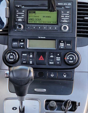 Серый Киа Карнивал, объемом двигателя 2.2 л и пробегом 273 тыс. км за 10800 $, фото 15 на Automoto.ua