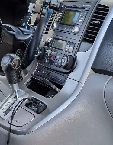 Серый Киа Карнивал, объемом двигателя 2.2 л и пробегом 273 тыс. км за 10800 $, фото 7 на Automoto.ua