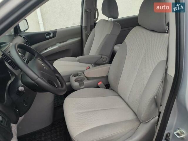 Серый Киа Карнивал, объемом двигателя 2.2 л и пробегом 174 тыс. км за 9999 $, фото 10 на Automoto.ua