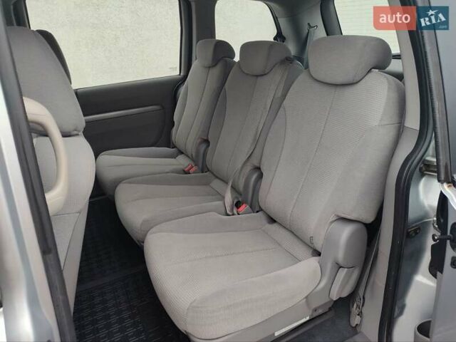 Серый Киа Карнивал, объемом двигателя 2.2 л и пробегом 174 тыс. км за 9999 $, фото 16 на Automoto.ua