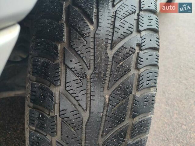 Серый Киа Карнивал, объемом двигателя 2.2 л и пробегом 174 тыс. км за 9999 $, фото 32 на Automoto.ua