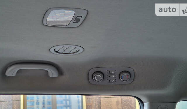 Серый Киа Карнивал, объемом двигателя 2.2 л и пробегом 273 тыс. км за 10800 $, фото 11 на Automoto.ua