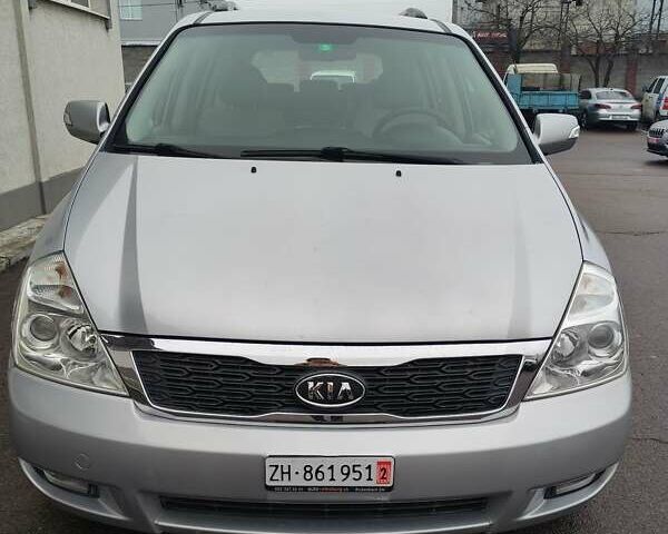 Серый Киа Карнивал, объемом двигателя 2.2 л и пробегом 174 тыс. км за 9999 $, фото 3 на Automoto.ua