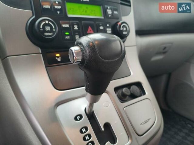 Серый Киа Карнивал, объемом двигателя 2.2 л и пробегом 174 тыс. км за 9999 $, фото 20 на Automoto.ua