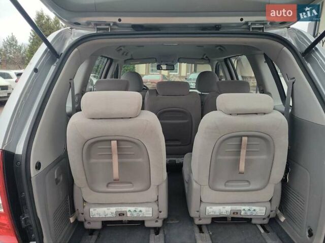 Серый Киа Карнивал, объемом двигателя 2.2 л и пробегом 174 тыс. км за 9999 $, фото 14 на Automoto.ua