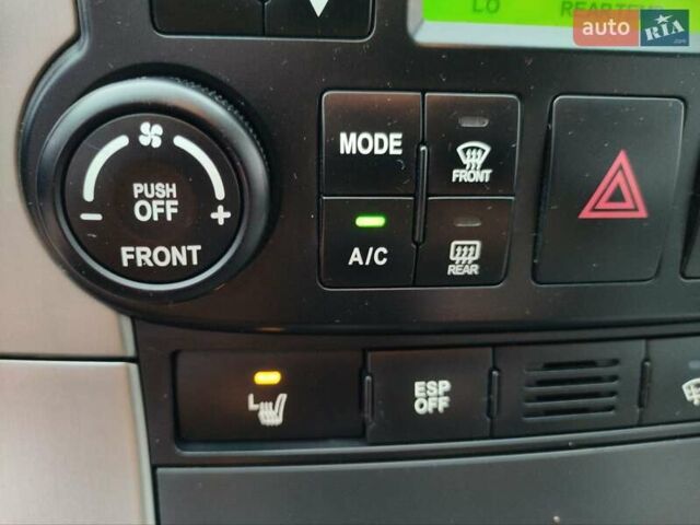 Серый Киа Карнивал, объемом двигателя 2.2 л и пробегом 174 тыс. км за 9999 $, фото 18 на Automoto.ua