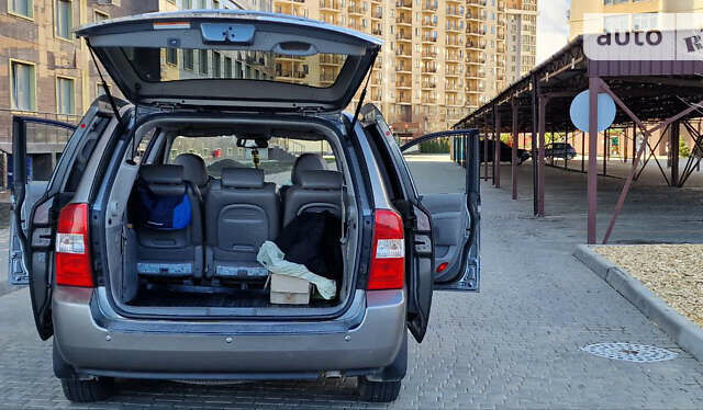 Серый Киа Карнивал, объемом двигателя 2.2 л и пробегом 273 тыс. км за 10800 $, фото 14 на Automoto.ua