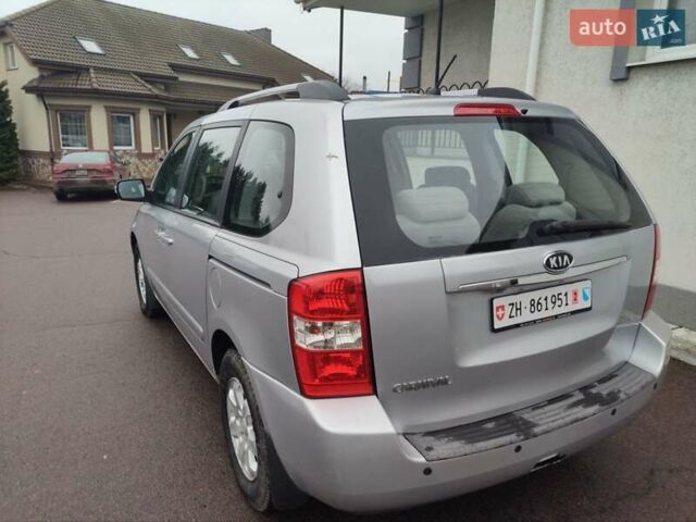 Серый Киа Карнивал, объемом двигателя 2.2 л и пробегом 174 тыс. км за 9999 $, фото 6 на Automoto.ua