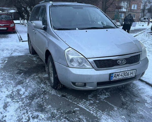 Серый Киа Карнивал, объемом двигателя 2.2 л и пробегом 200 тыс. км за 9850 $, фото 1 на Automoto.ua