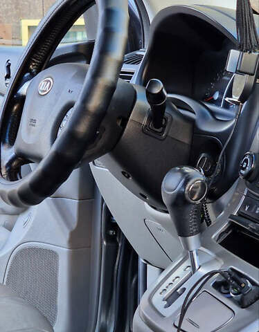 Серый Киа Карнивал, объемом двигателя 2.2 л и пробегом 273 тыс. км за 10800 $, фото 8 на Automoto.ua