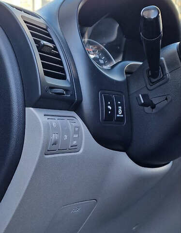 Серый Киа Карнивал, объемом двигателя 2.2 л и пробегом 273 тыс. км за 10800 $, фото 12 на Automoto.ua