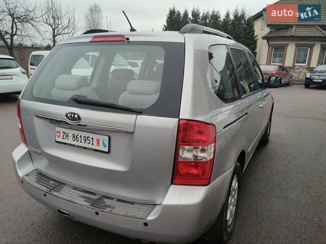 Серый Киа Карнивал, объемом двигателя 2.2 л и пробегом 174 тыс. км за 9999 $, фото 5 на Automoto.ua