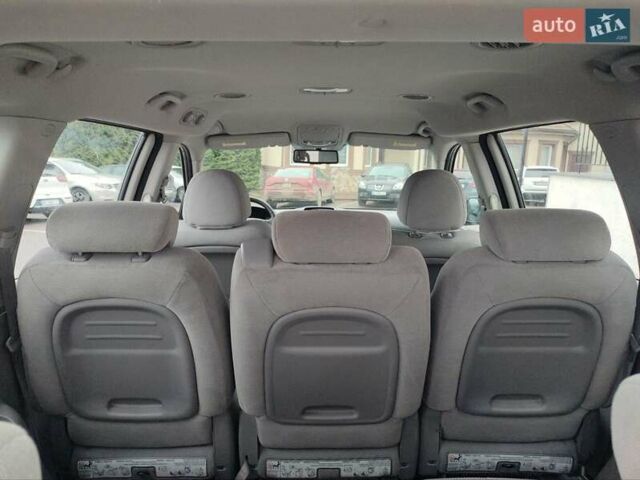 Серый Киа Карнивал, объемом двигателя 2.2 л и пробегом 174 тыс. км за 9999 $, фото 15 на Automoto.ua