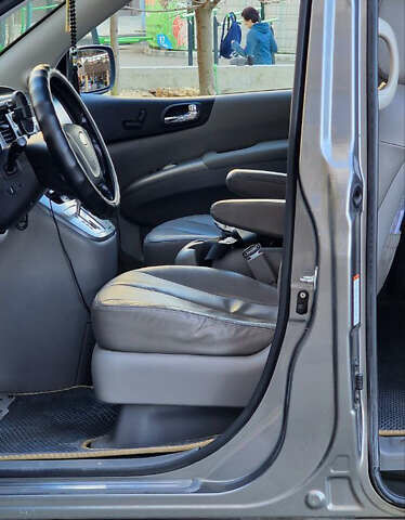 Серый Киа Карнивал, объемом двигателя 2.2 л и пробегом 273 тыс. км за 10800 $, фото 5 на Automoto.ua