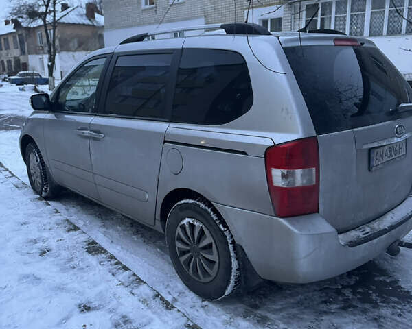 Серый Киа Карнивал, объемом двигателя 2.2 л и пробегом 200 тыс. км за 9850 $, фото 3 на Automoto.ua