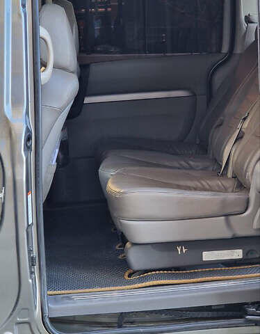 Серый Киа Карнивал, объемом двигателя 2.2 л и пробегом 273 тыс. км за 10800 $, фото 1 на Automoto.ua