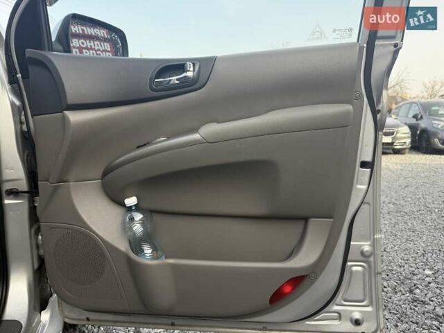 Серый Киа Карнивал, объемом двигателя 2.2 л и пробегом 264 тыс. км за 11000 $, фото 15 на Automoto.ua