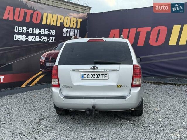 Серый Киа Карнивал, объемом двигателя 2.2 л и пробегом 264 тыс. км за 11000 $, фото 5 на Automoto.ua