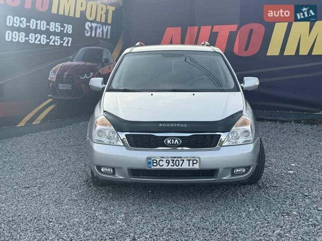 Серый Киа Карнивал, объемом двигателя 2.2 л и пробегом 264 тыс. км за 11000 $, фото 2 на Automoto.ua