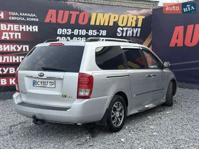 Серый Киа Карнивал, объемом двигателя 2.2 л и пробегом 264 тыс. км за 11000 $, фото 6 на Automoto.ua