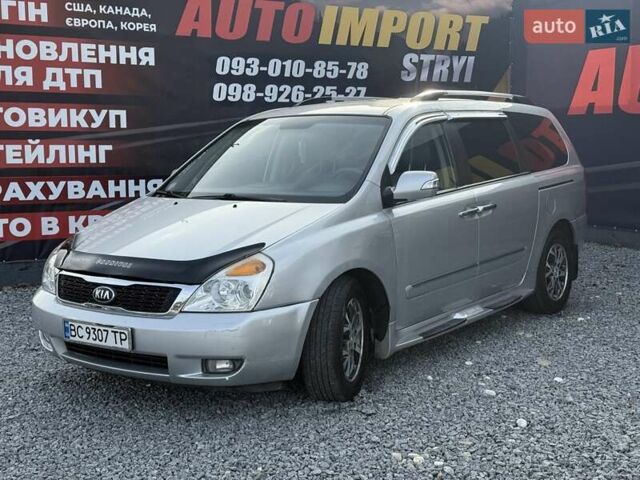 Серый Киа Карнивал, объемом двигателя 2.2 л и пробегом 264 тыс. км за 11000 $, фото 1 на Automoto.ua