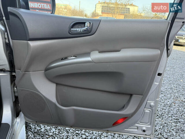 Серый Киа Карнивал, объемом двигателя 2.2 л и пробегом 273 тыс. км за 9999 $, фото 19 на Automoto.ua