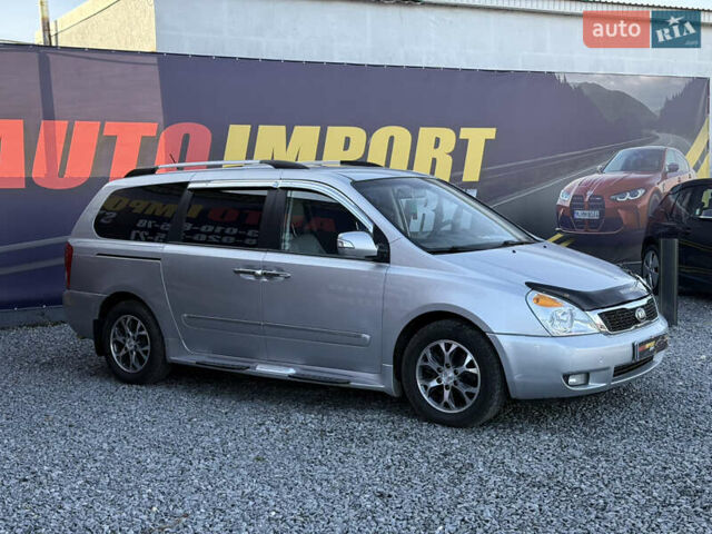 Серый Киа Карнивал, объемом двигателя 2.2 л и пробегом 273 тыс. км за 9999 $, фото 1 на Automoto.ua