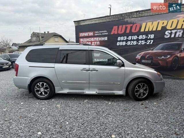 Серый Киа Карнивал, объемом двигателя 2.2 л и пробегом 264 тыс. км за 11000 $, фото 7 на Automoto.ua