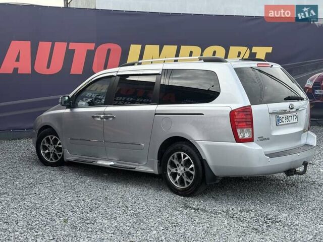 Серый Киа Карнивал, объемом двигателя 2.2 л и пробегом 264 тыс. км за 11000 $, фото 4 на Automoto.ua