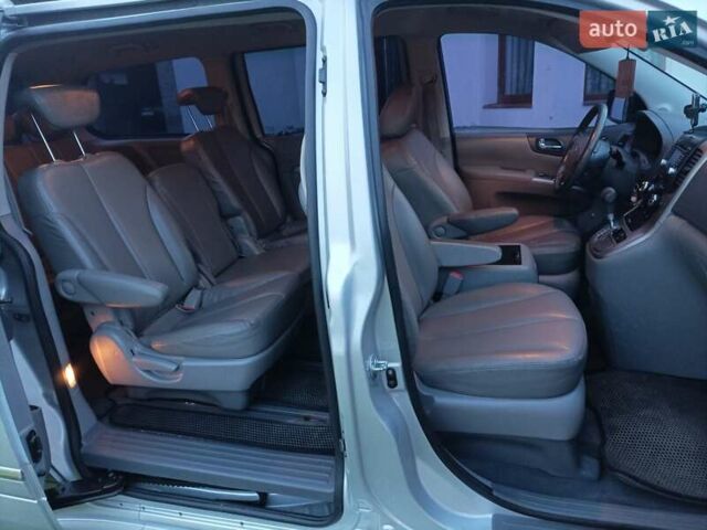 Серый Киа Карнивал, объемом двигателя 2.2 л и пробегом 264 тыс. км за 11300 $, фото 12 на Automoto.ua
