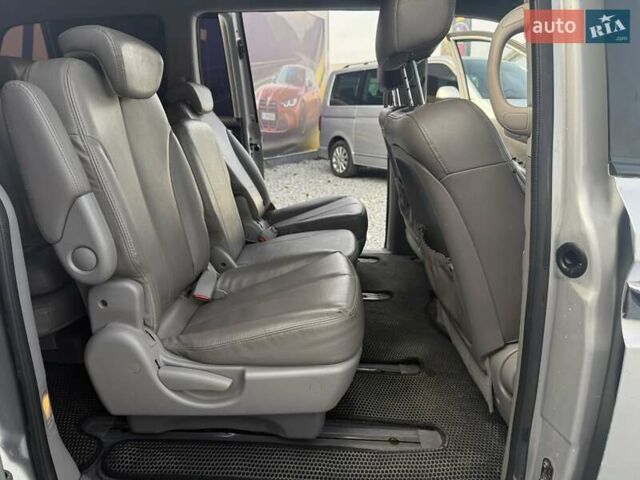 Серый Киа Карнивал, объемом двигателя 2.2 л и пробегом 264 тыс. км за 11000 $, фото 14 на Automoto.ua