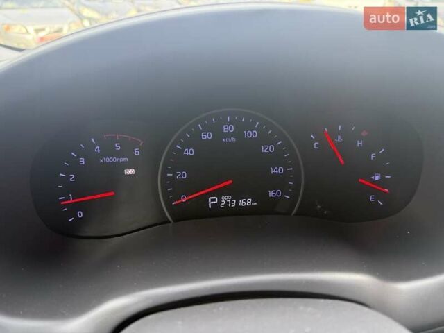Серый Киа Карнивал, объемом двигателя 2.2 л и пробегом 264 тыс. км за 11000 $, фото 19 на Automoto.ua