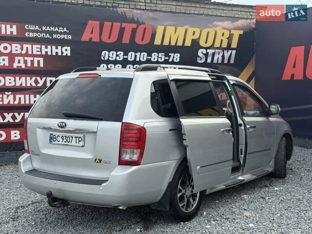 Серый Киа Карнивал, объемом двигателя 2.2 л и пробегом 264 тыс. км за 11000 $, фото 10 на Automoto.ua