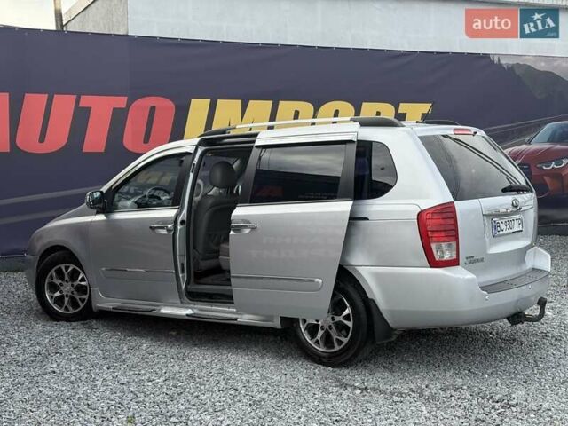 Серый Киа Карнивал, объемом двигателя 2.2 л и пробегом 264 тыс. км за 11000 $, фото 9 на Automoto.ua