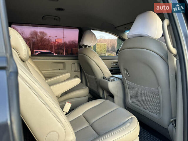 Сірий Кіа Карнівал, об'ємом двигуна 2.2 л та пробігом 187 тис. км за 17400 $, фото 13 на Automoto.ua