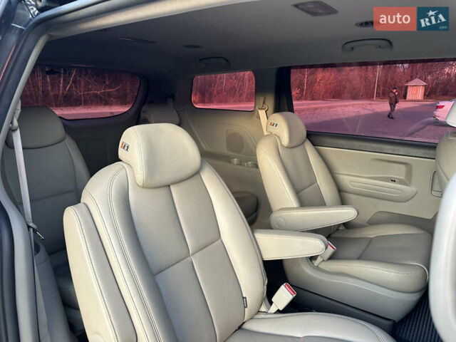 Сірий Кіа Карнівал, об'ємом двигуна 2.2 л та пробігом 187 тис. км за 17400 $, фото 12 на Automoto.ua