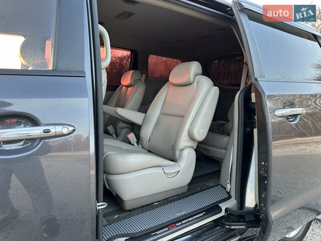 Сірий Кіа Карнівал, об'ємом двигуна 2.2 л та пробігом 187 тис. км за 17400 $, фото 14 на Automoto.ua